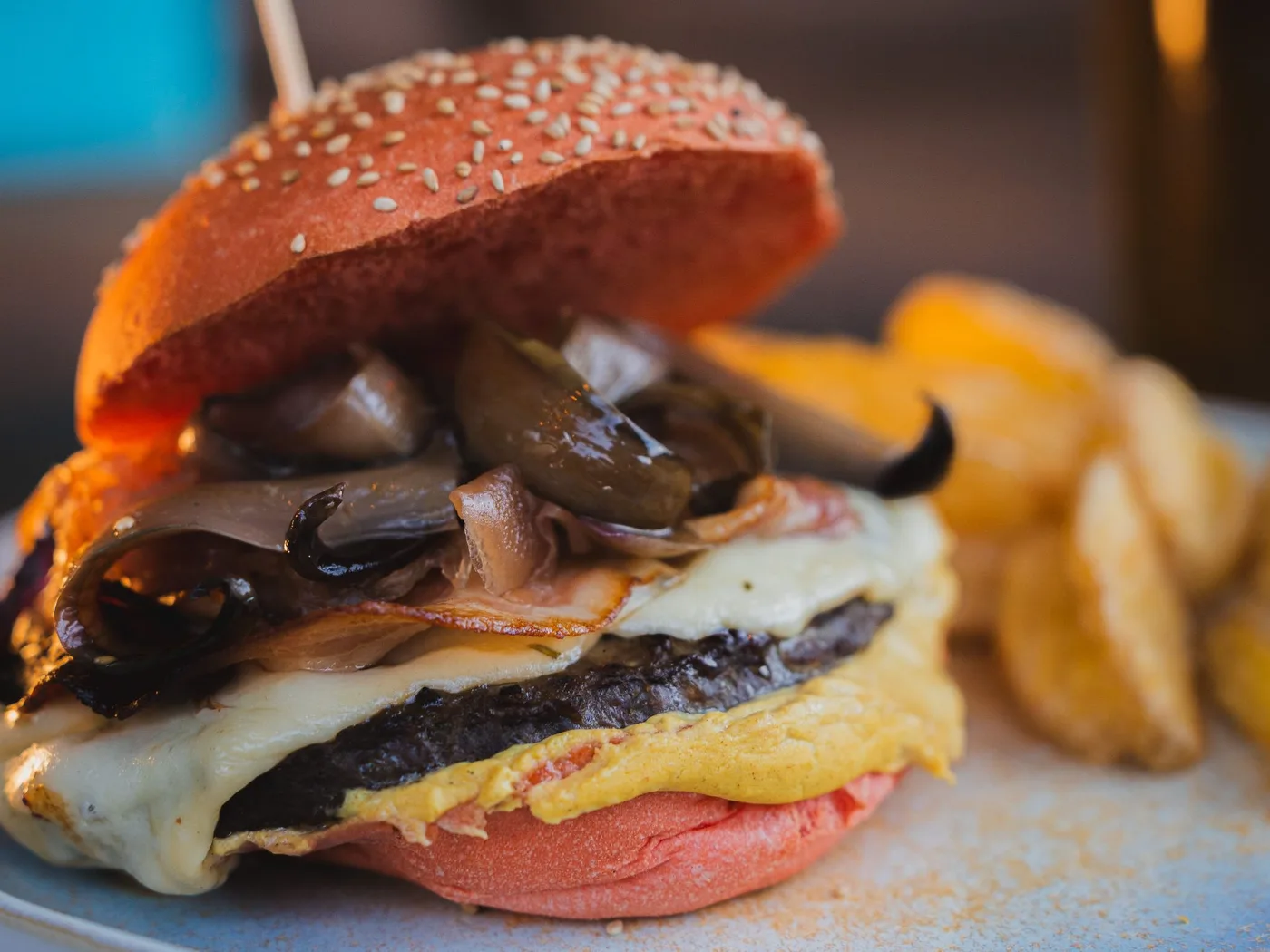 Smash burger Namurois, spécialité Nouveau — Notre burger signature, ancré dans le terroir namurois. Sauc…