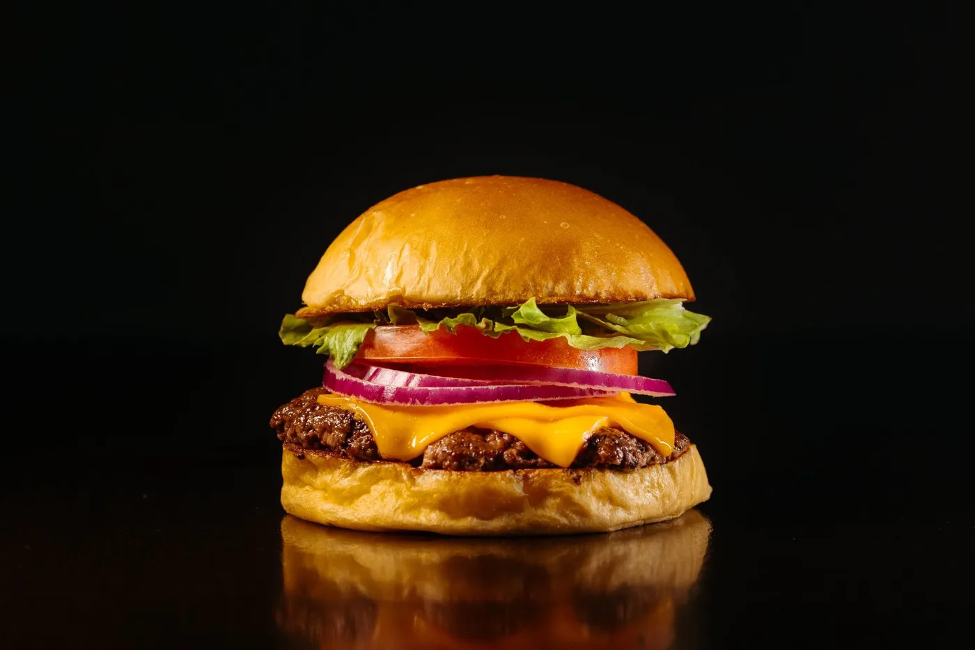 Smash burger Le Brabançon, spécialité Brabant Wallon — L'élégance du Brabant dans un smash. Sauce à la bière d'abba…
